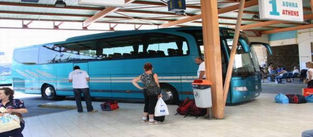 Αναστάτωση στο Βόλο: 68χρονος έβγαζε την μάσκα του και έφτυνε τον κόσμο στο ΚΤΕΛ