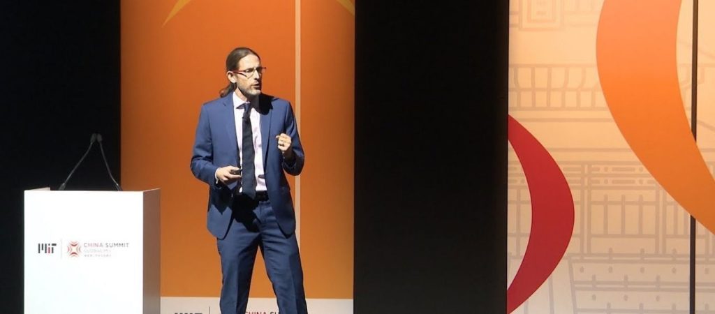 Καθηγητής του ΜΙΤ R.Levi: «Πολλοί επιστήμονες διαφωνούν με το αφήγημα – Αν μιλήσουν εξαλείφονται»