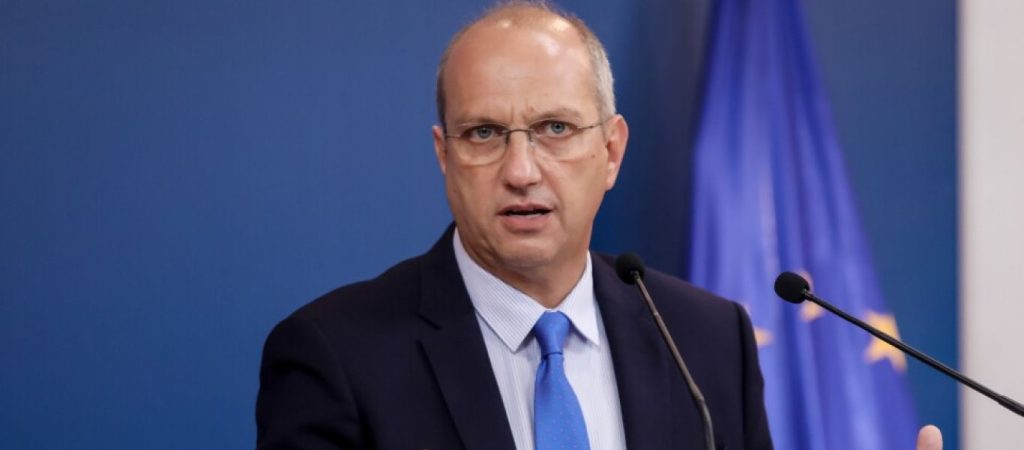 Γ.Οικονόμου: «Από Δευτέρα επιστράτευση γιατρών εφόσον χρειάζεται – Δίνουμε μάχη για να μείνει ανοιχτή η αγορά»