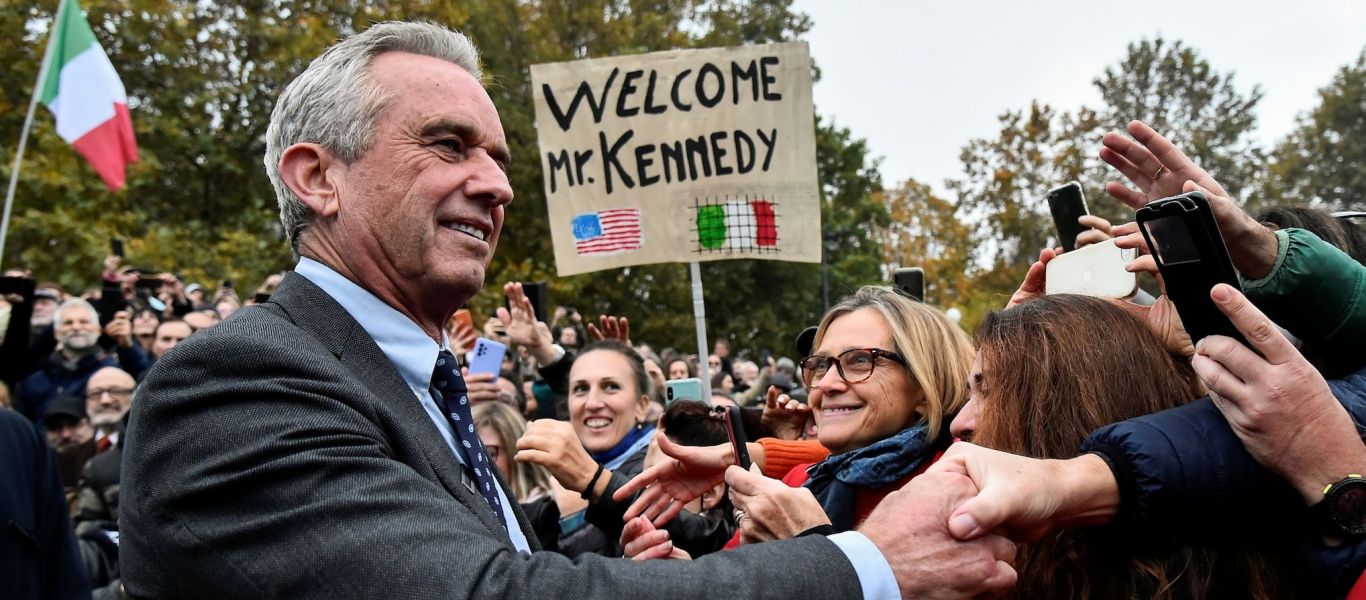 Ρόμπερτ Κένεντι στο Μιλάνο: «Μας στερούν τις βασικές μας ελευθερίες και δεν πρόκειται να τις δώσουν ποτέ πια πίσω»!