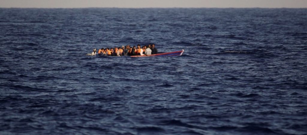 Ισπανία: Ακτοφύλακες εντόπισαν πτώματα 8 Αφρικανών σε βάρκα ανοιχτά των Καναρίων Νήσων