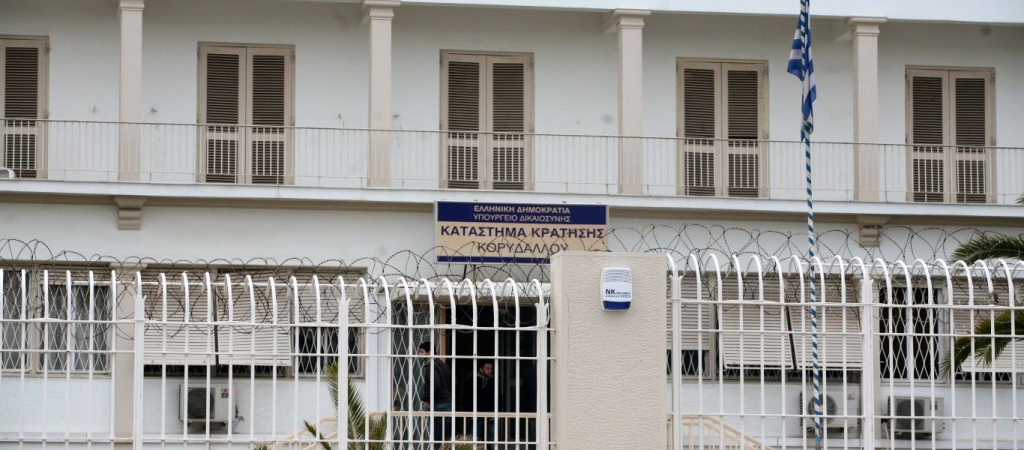 Σαν σήμερα το 1995 ξεκίνησε η εξέγερση των κρατουμένων στις φυλακές Κορυδαλλού – Διώξεις σε 13 κρατουμένους (βίντεο)