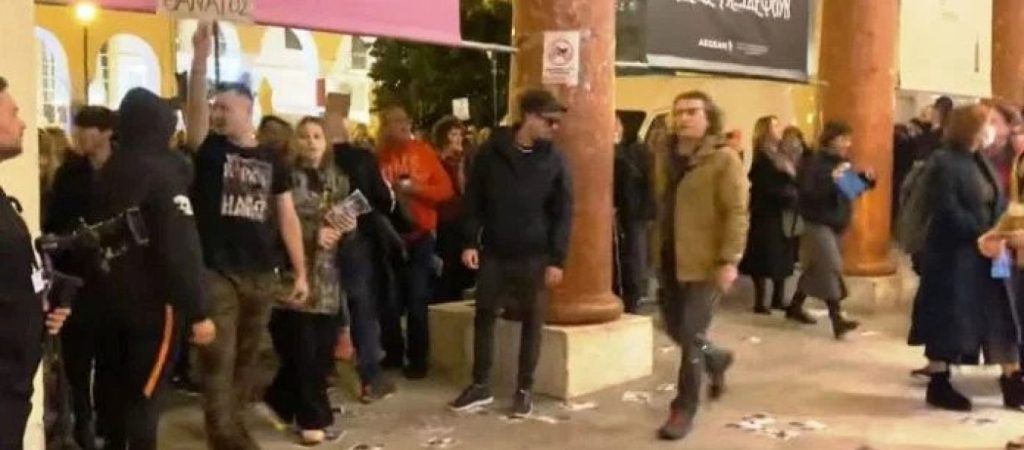 Θεσσαλονίκη: Διαδηλωτές αποδοκίμασαν τους ελέγχους  πιστοποιητικών