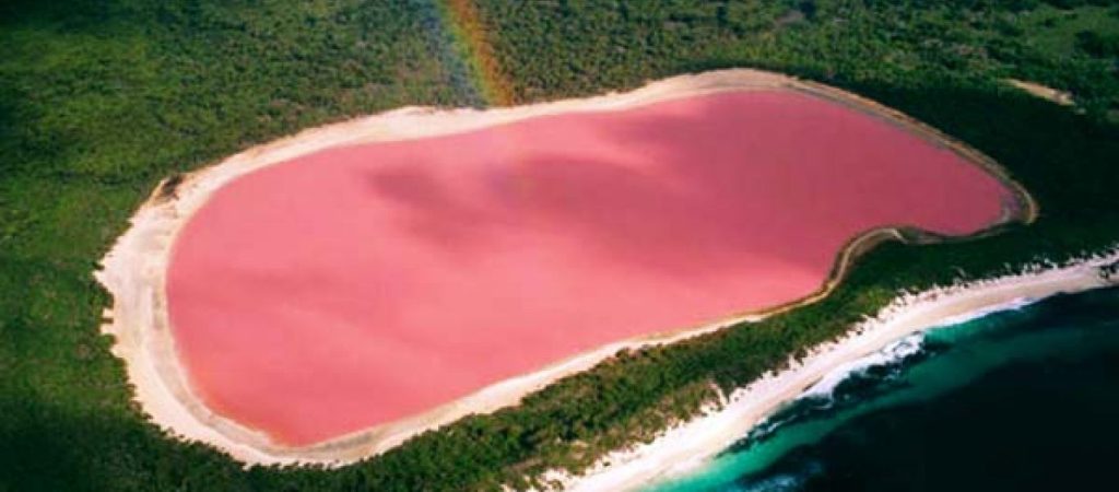 Εντυπωσιακό θέαμα: Εννιά «κόκκινες» λίμνες που υπάρχουν στον πλανήτη!