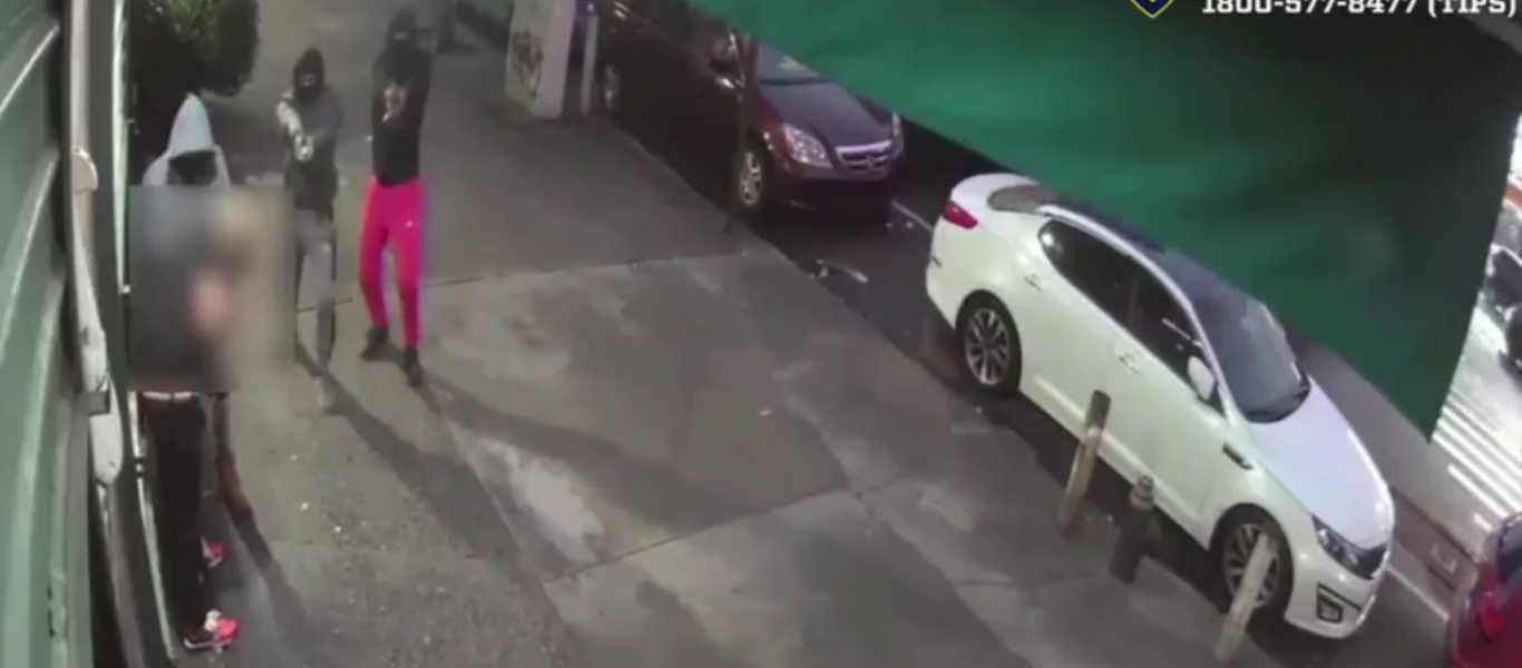 Βίντεο που κόβει την ανάσα: Ένοπλοι ληστές «γαζώνουν» δύο άνδρες στο Μπρόνξ
