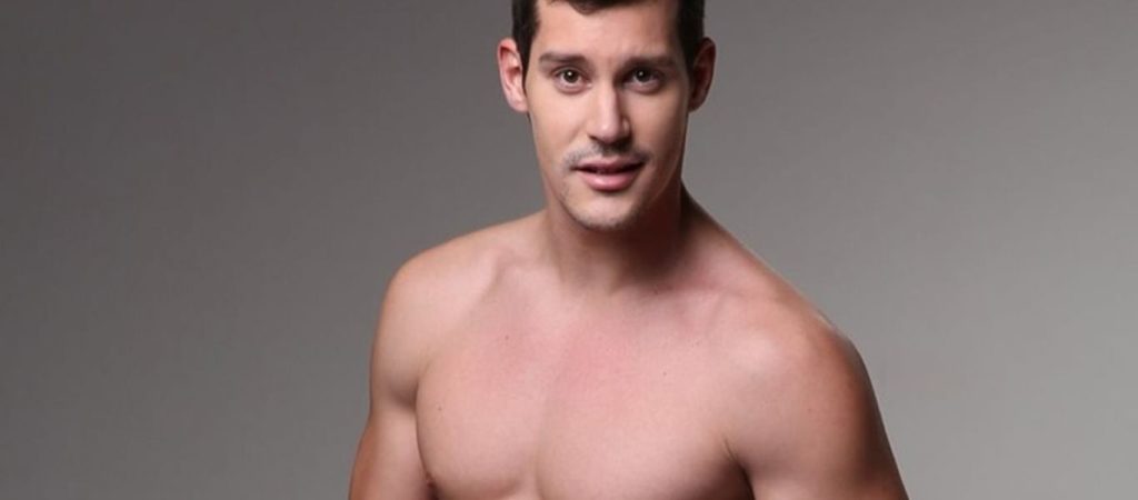 Μοντέλο Μ.Βροντζάκης: «Γνωστός πολιτικός ήθελε να με δει γυμνό να με ντύσει και να με “πιάσει”»