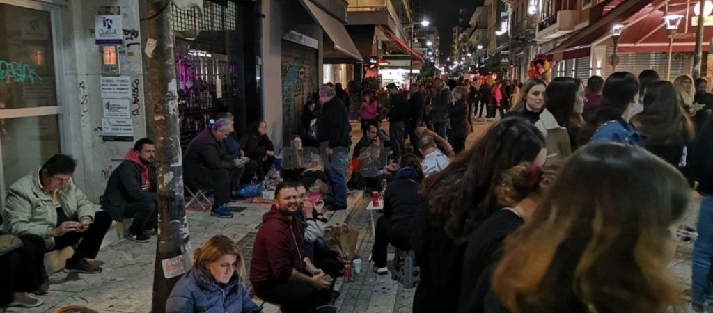 Αριστεριστές «χάλασαν» συγκέντρωση ανεμβολίαστων στην Πάτρα – Δεν πτοήθηκαν οι πολίτες