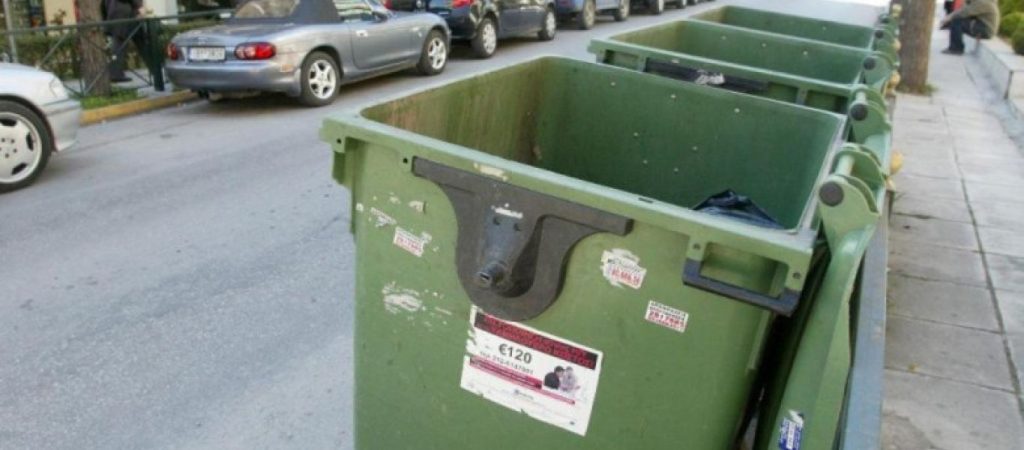 Θεσσαλονίκη: Ξεκίνησε η απομάκρυνση των κάδων απορριμμάτων από το κέντρο ενόψει Πολυτεχνείου