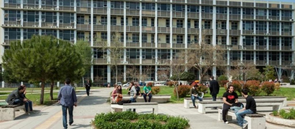 Θεσσαλονίκη: Σχολές του ΑΠΘ πραγματοποιούν συμβολική κατάληψη εν όψει 17ης Νοεμβρίου (βίντεο-φωτο)