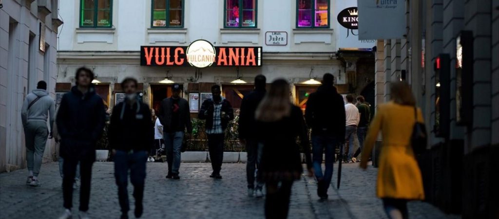 Νίκη των ανεμβολίαστων στην Αυστρία: Η κυβέρνηση υποχωρεί  μετά τις αντιδράσεις στα σχέδια για lockdown