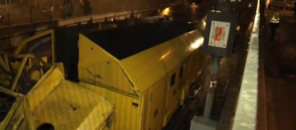 Τραγωδία στον ηλεκτρικό του Αγίου Νικολάου: Νεκρός και τραυματίες μετά την σύγκρουση βαγονιών (φώτο)