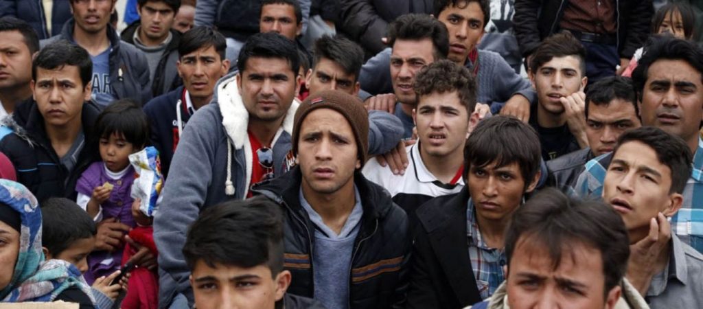 Μείωση των αλλοδαπών στη νησιά «βλέπει» το υπ. Μετανάστευσης – Τους μεταφέρουν  όλους στην «ενδοχώρα»