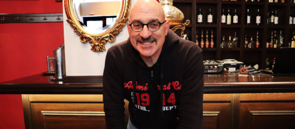 «Πυρά» Τζόνι Βαβούρα κατά Τόνι Σφήνου: Γελοιοποιεί μια ολόκληρη εποχή – Δε μπορώ να τον βλέπω»