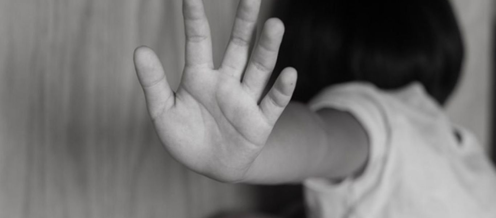 Βόλος: Ποινή κάθειρξης 12 ετών σε 70χρονο που βίαζε την 8χρονη εγγονή του