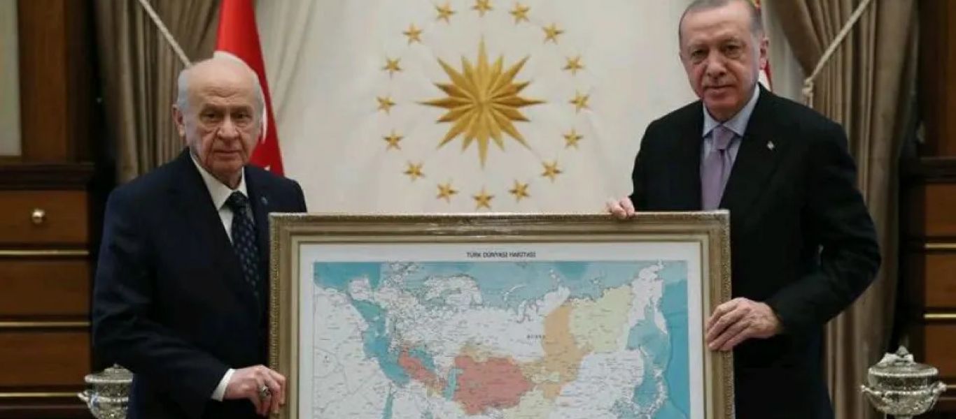 Προκαλεί ο Ρ.Τ.Ερντογάν: Ο Μπαχτσελί του πήγε δώρο χάρτη των «τουρκικών χωρών» που περιλαμβάνει την Θράκη και την Κύπρο