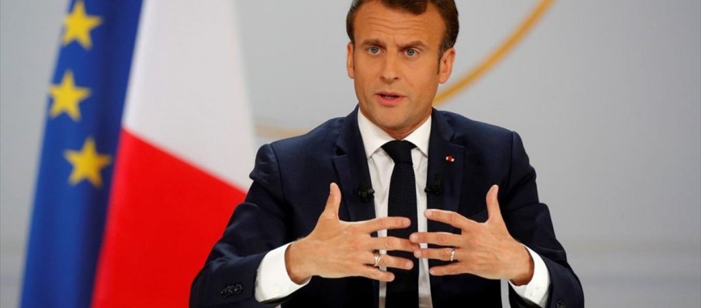 Εντολή Μακρόν: Σταματήστε την αμερικανοποίηση – Διδάξτε τους νέους Αρχαία Ελληνικά