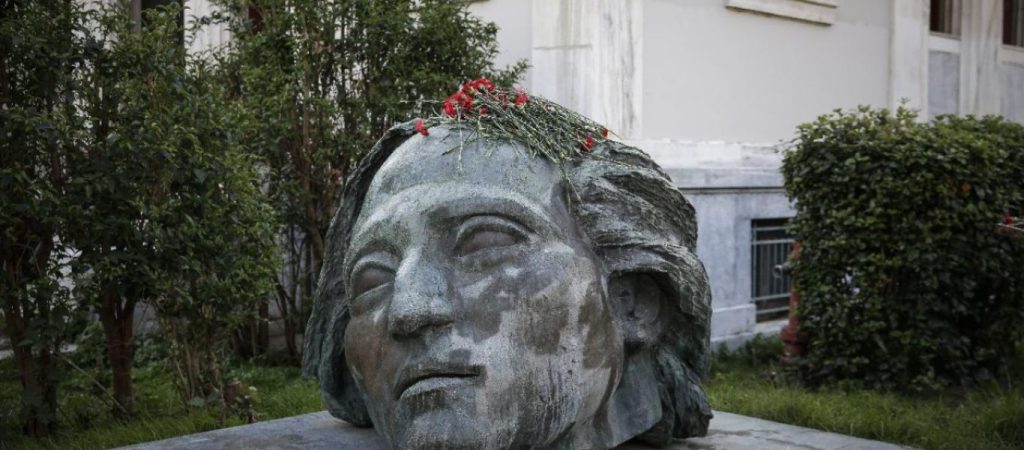 Ποιον απεικονίζει η κεφαλή στο προαύλιο του Πολυτεχνείου; – Λίγοι το γνωρίζουν (φωτο)