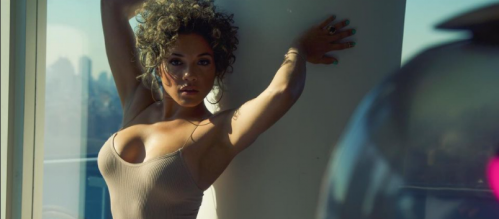 Sophia Urista: Ομοφυλόφιλη και αρραβωνιασμένη η τραγουδίστρια  που… ούρησε θαυμαστή της «επί σκηνής» !