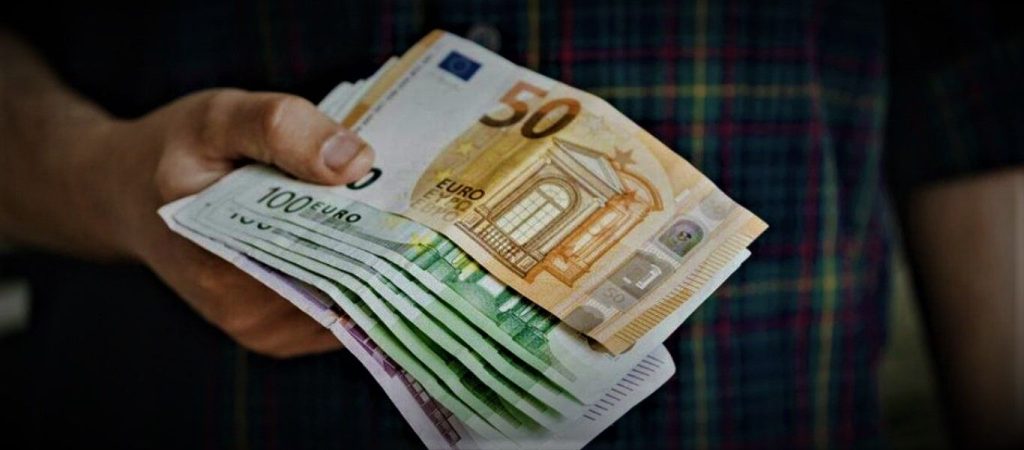 Τσακίζουν τους πολίτες: Πρόστιμα μέχρι 1.800€ με email στους ανεμβολίαστους εργαζόμενους χωρίς rapid test από Δευτέρα
