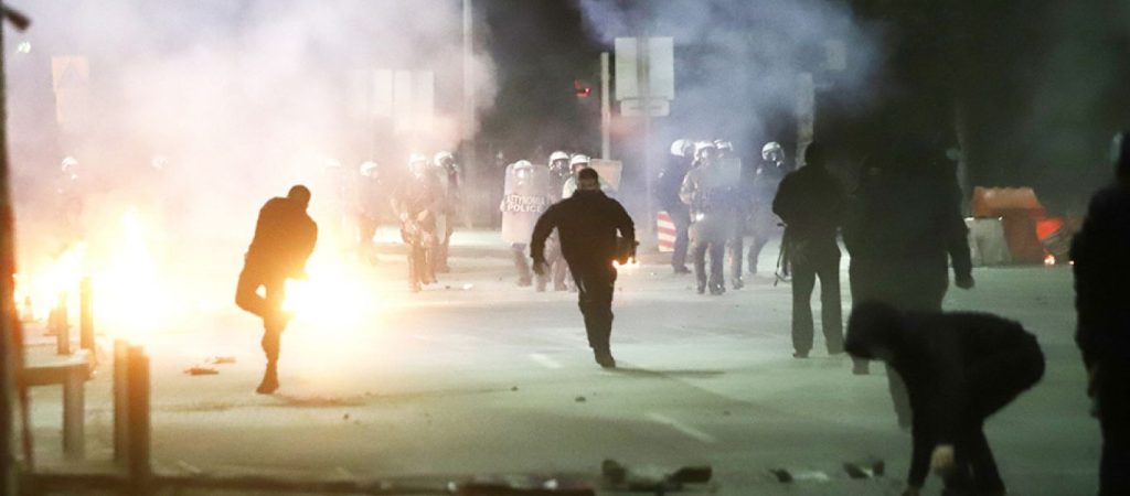 Θεσσαλονίκη: Ποινική δίωξη για διατάραξη κοινής ειρήνης στους συλληφθέντες για τα επεισόδια για το Πολυτεχνείο