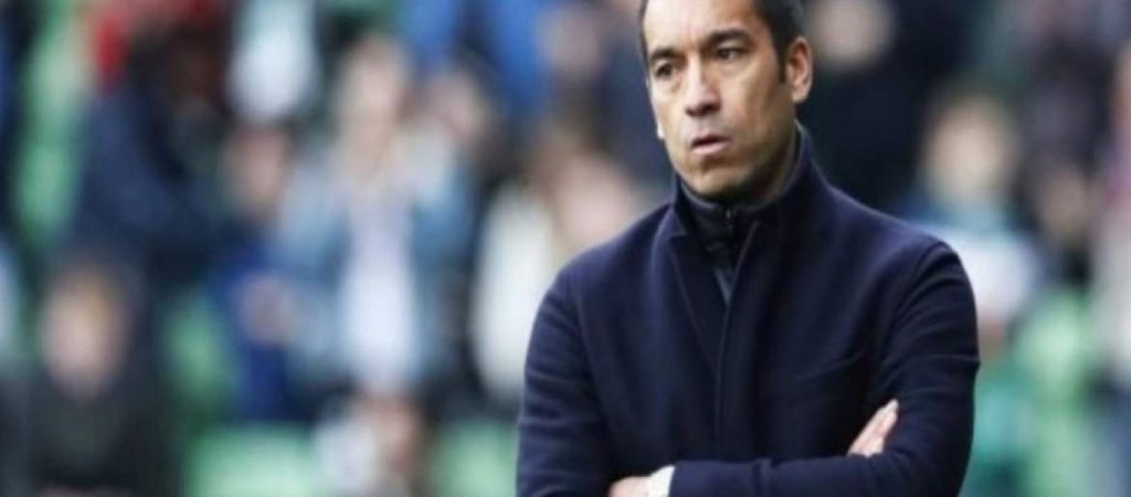 Ο Τζ. φαν Μπρόνκχορστ στην θέση του Στίβεν Τζέραρντ στον πάγκο της Ρέιντζερς