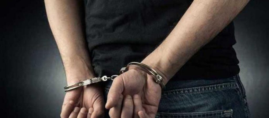 Πρέβεζα: Συνελήφθη δάσκαλος δημοτικού που κατηγορείται ότι έδειξε ακατάλληλη φωτογραφία του σε μαθητές