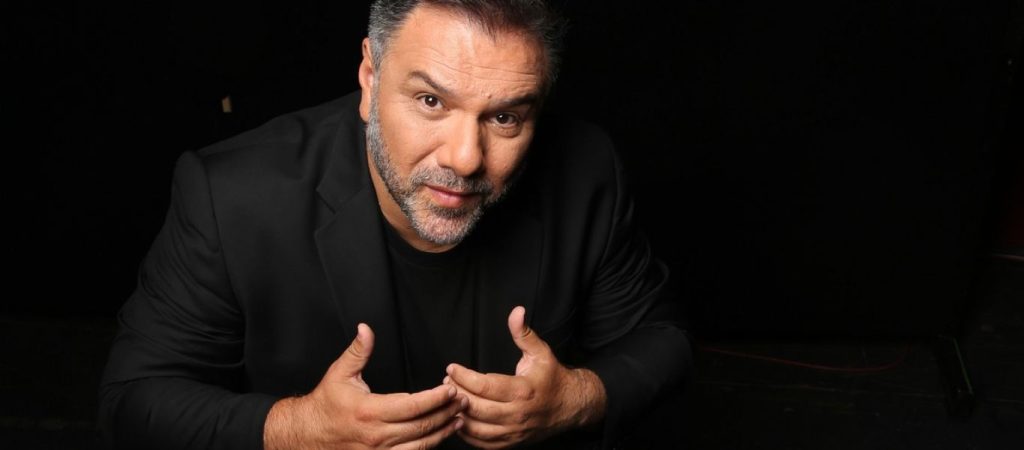 «Έχω προλάβει να τους χαιρετήσω όλους;» αναρωτιέται ο εμβολιασμένος Γ.Αρναούτογλου που νοσεί με κορωνοϊό