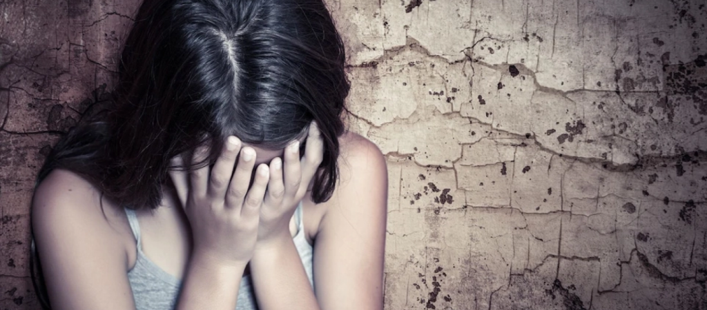 Ελεύθερος με όρους ο 29χρονος αστυνομικός που κατηγορείται για ασέλγεια της 4χρονης κόρης του