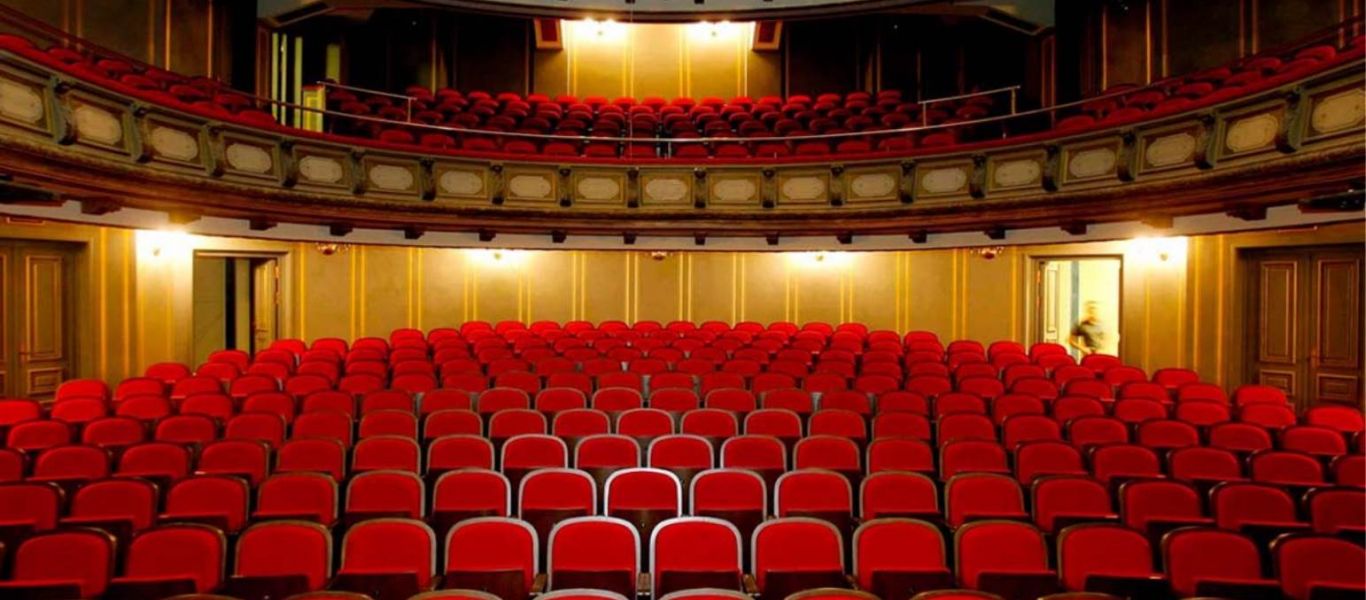 Κυβερνητικοί παραλογισμοί: Μόνο εμβολιασμένοι θεατές στα θέατρα αλλά ηθοποιοί μπορούν και με rapid-test!