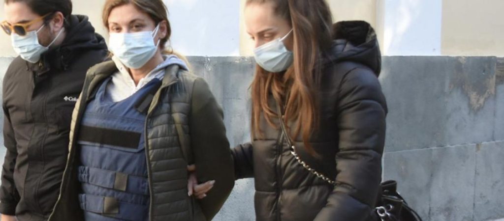 Πυροβολισμός οφθαλμίατρου στο Χαλάνδρι: Έτοιμη να καταθέσει μηνύσεις κατά τηλεοπτικών σταθμών η 49χρονη