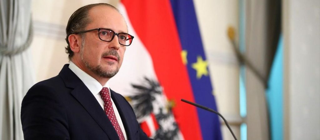 Αυστρία: Ο Α. Σάλλενμπεργκ ζητά «συγγνώμη» από τους εμβολιασμένους για το lockdown – Έχουν «χαθεί» οι κυβερνήσεις