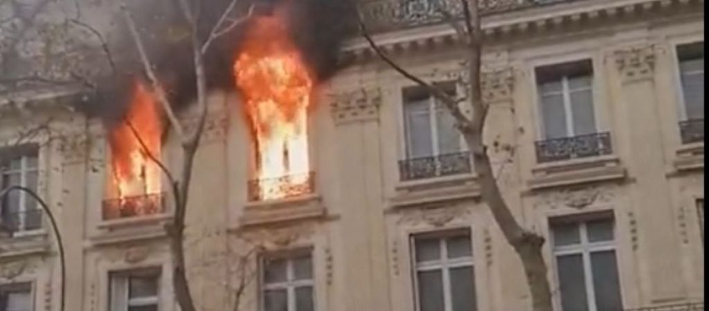 Γαλλία: Μεγάλη φωτιά ξέσπασε σε κτίριο στο κέντρο του Παρισιού (βίντεο)