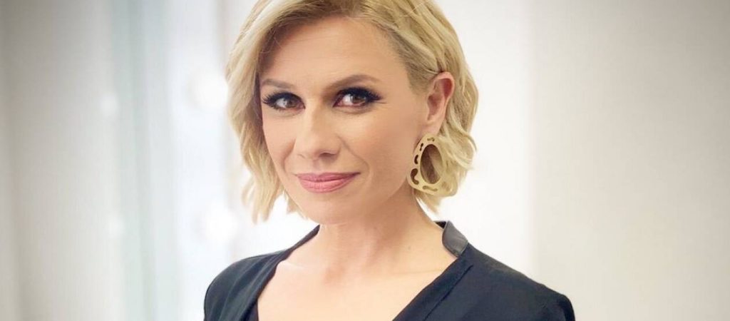 Με κορωνοϊό η Κατερίνα Καραβάτου – Θετικά στον ιό και τα παιδιά της