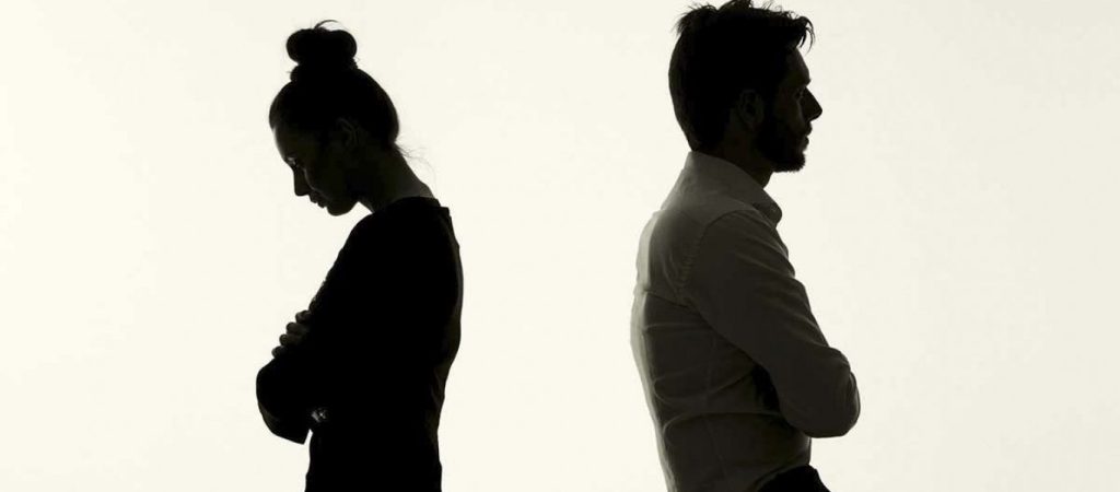 Ξεγέννησε και μεγάλωσε το παιδί της φίλης με τον άντρα της – Πως το κατάλαβε