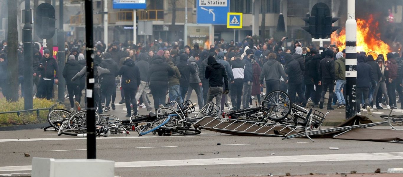 Νέα νύχτα χάους στην Ολλανδία: Διαδηλώσεις σε Ελλάδα, Ιταλία και Αυστρία – Οι Ευρωπαίοι απαιτούν την ελευθερία τους