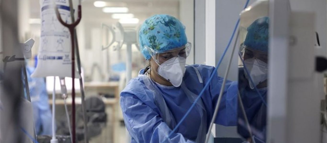 Κορωνοϊός: Περισσότερο προστατευμένοι όσοι νόσησαν και στη συνέχεια εμβολιάστηκαν με mRNA σύμφωνα με μελέτη του ΕΚΠΑ