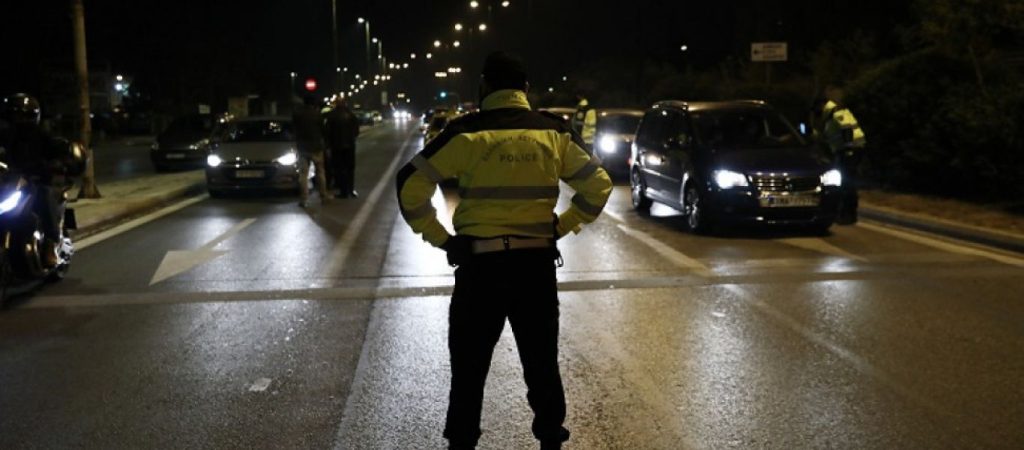 Διπλό τροχαίο στον Κηφισό – Φορτηγό αυτοκίνητο χτύπησε στα κιγκλιδώματα και πέρασε και στο αντίθετο ρεύμα