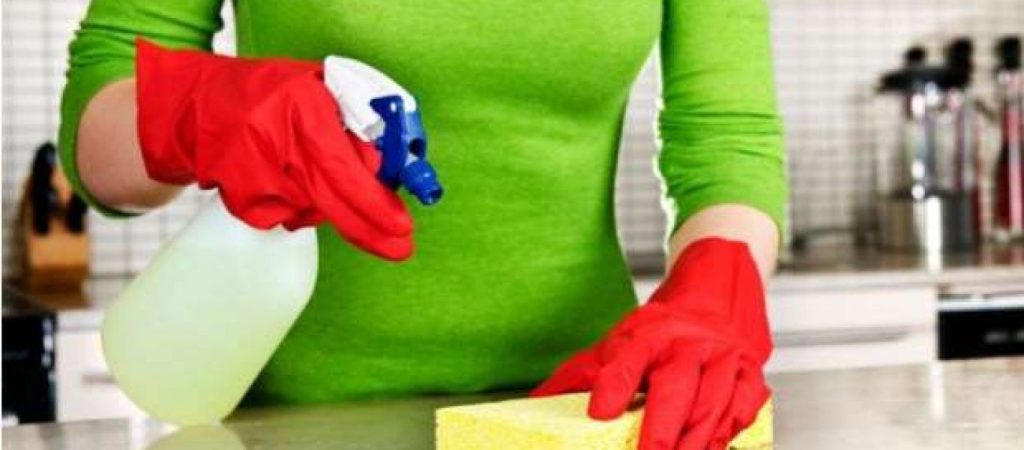 Θέλουν προσοχή: Τρία πράγματα με πολλά μικρόβια που πιάνουμε καθημερινά