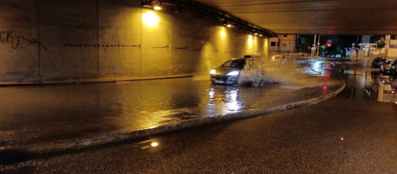 Υπό διάλυση η χώρα: Πλημμύρισε η Αθήνα με την πρώτη βροχή – 83 άτομα εγκλωβίστηκαν