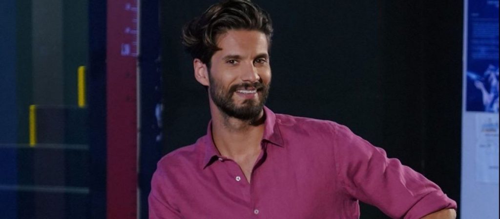 Γιώργος Καράβας: Ημίγυμνος στο Instagram – Προκάλεσε «ταραχή» με την selfie του