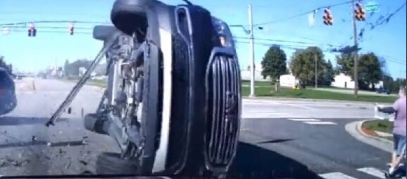 Τροχαίο άνευ προηγουμένου: Αμάξι «προσγειώθηκε» στο καπό άλλου αυτοκινήτου (βίντεο)