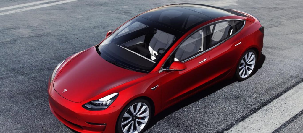 «Κράσαρε» το σύστημα της Tesla και «έριξε πόρτα» σε εκατοντάδες ιδιοκτήτες – «Πάρτι» στο Twitter (φώτο)