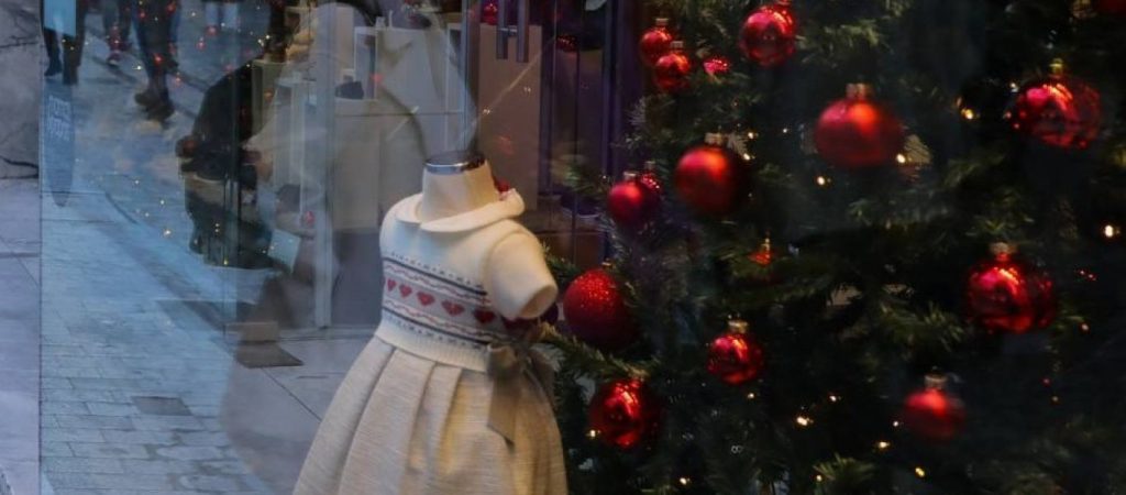 Τι θα ισχύει με το εορταστικό ωράριο – Ποιες Κυριακές θα είναι ανοικτά τα καταστήματα