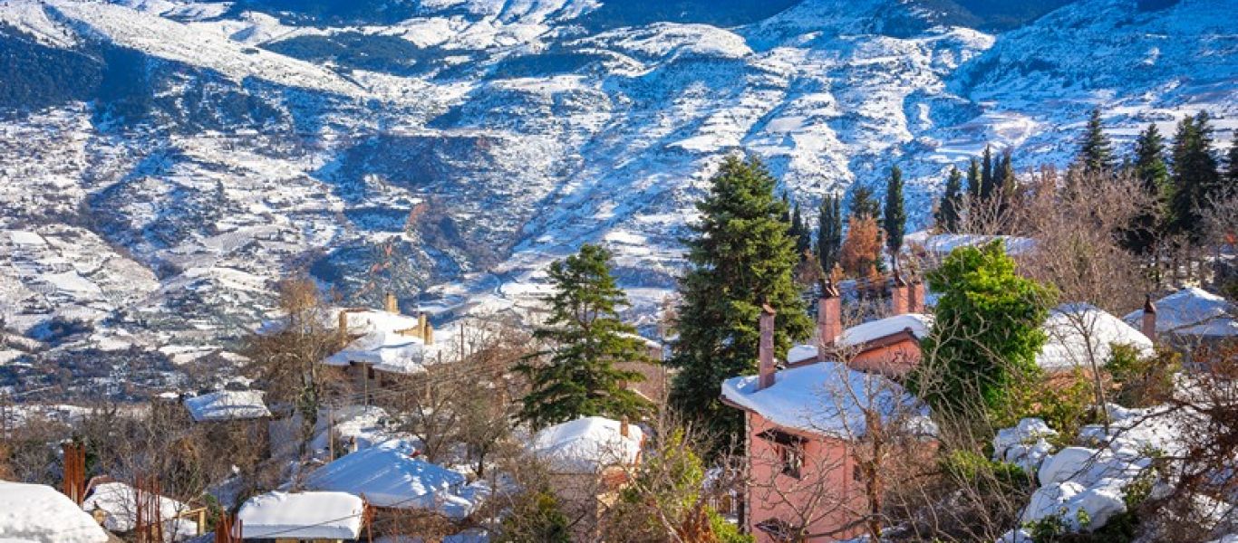 Χριστούγεννα στην Ελλάδα: Οι ιδανικοί προορισμοί για roadtrips αν αγαπάς το χιόνι