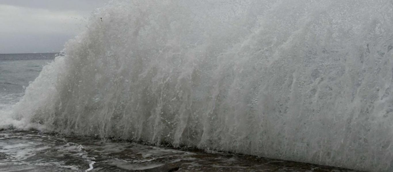 Κέρκυρα: Δεμένα τα πλοία ανοιχτού τύπου στα λιμάνια – Θυελλώδεις άνεμοι από τα ξημερώματα