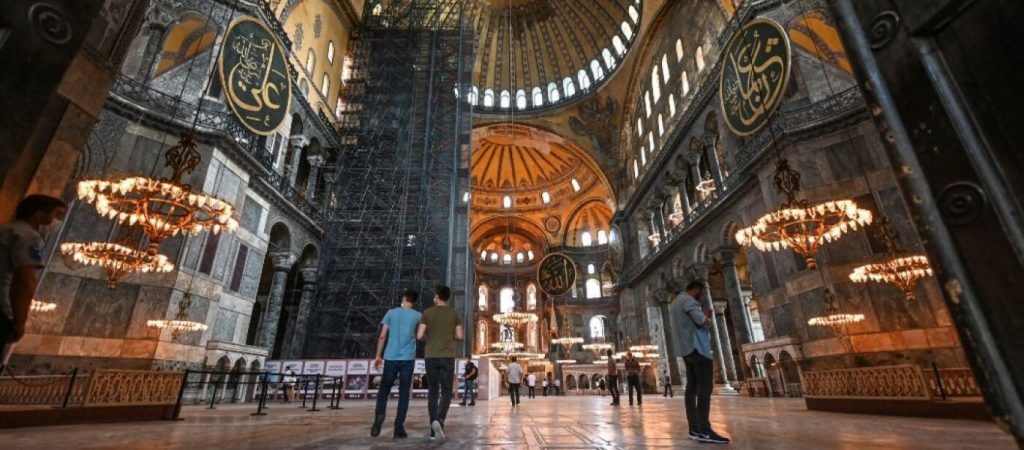 Αγιά Σοφιά: Τι αναγράφουν οι περγαμηνές που βρέθηκαν σε κρύπτη (φωτό)