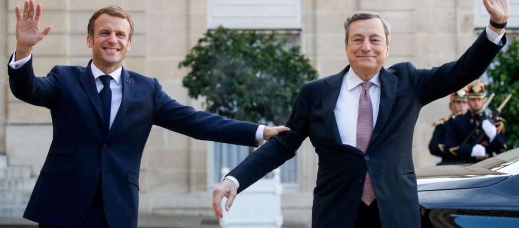 Μακρόν και Ντράγκι υπέγραψαν την ιταλογαλλική συνθήκη: «Οι παράνομοι μετανάστες να γυρνούν πισω στις πατρίδες τους»