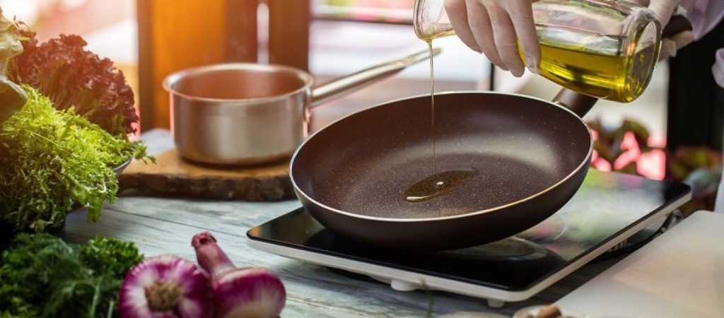 5+2 λάθη που κάνουμε με τα αντικολλητικά τηγάνια και πρέπει να σταματήσουμε
