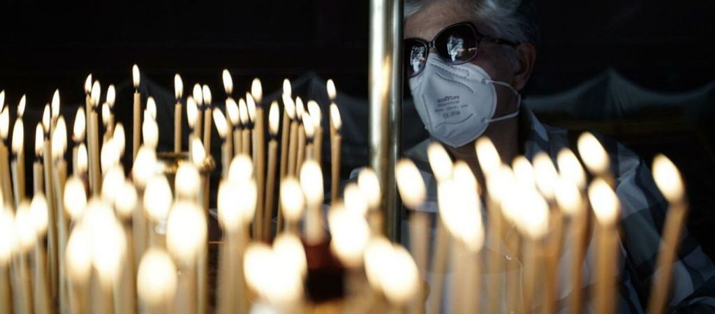 Προβληματισμός στην Εκκλησία για τους ελέγχους – Συζητήσεις για πρόσληψη εταιριών σεκιούριτι και μανουάλια έξω