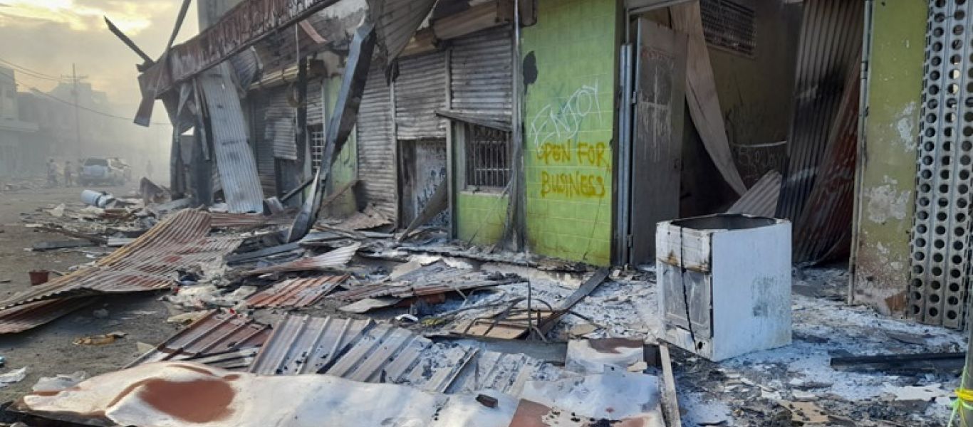 Ταραχές στα Νησιά του Σολομώντα: Τρεις νεκροί μέσα σε κτίρια που πυρπολήθηκαν